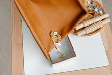 Load image into Gallery viewer, Signature 55 - Camel Oat
